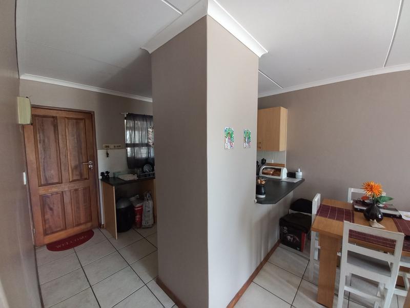 To Let 2 Bedroom Property for Rent in Guldenland Western Cape